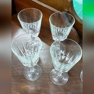 Set of 4 Cristal glasses for wine or desert Color is Cristal clear not white